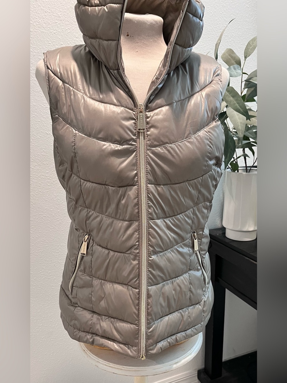 Calvin Klein Women’s Metallic Quilted Puffer Vest